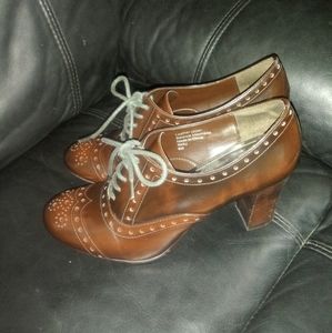 ALFANI Oxford heels. Upper leather , man-made.